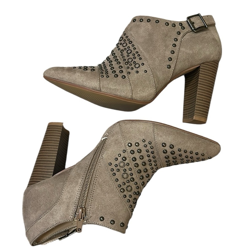 Kaari Blue Studded side zip Kristen Suede Heeled pointed toe Booties Tan size 8